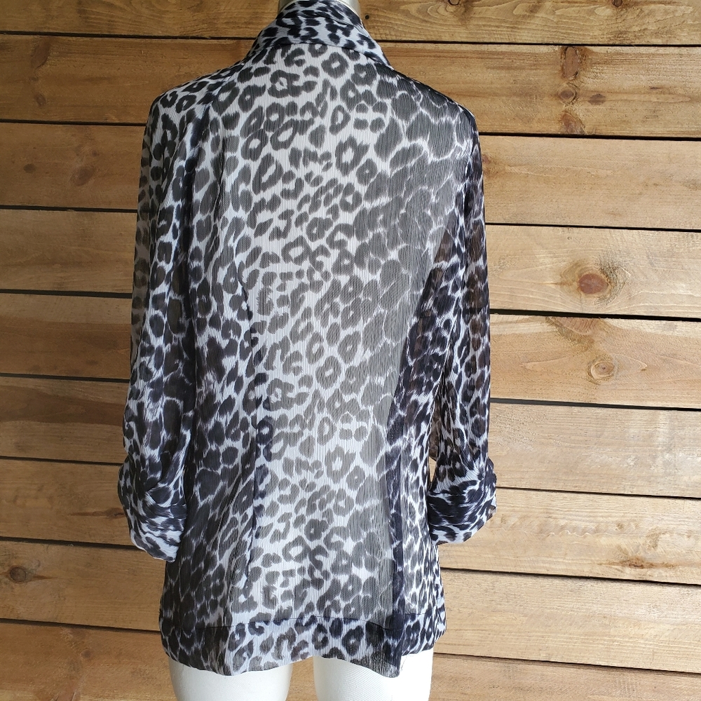 🤏 New York & Co sheer leopard top - Picture 5 of 7